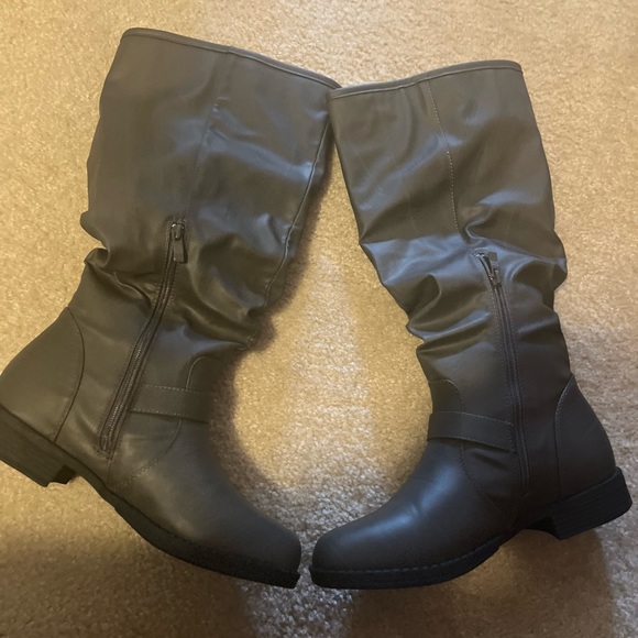 Boots - Picture 8 of 12